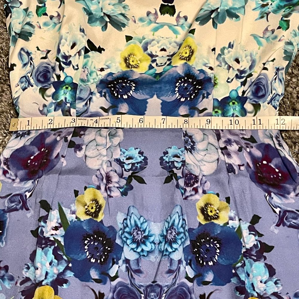 Guess ~ Lilac Floral Dress ~ Size XS - Picture 5 of 7